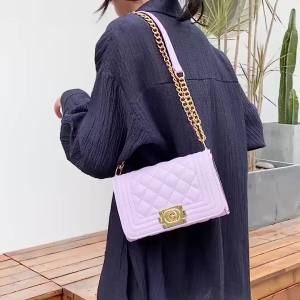 2022 กระเป๋าสไตล์ชาแนลขนาดเล็กใหม่สำหรับผู้หญิง กระเป๋าสะพายไหล่ปักลาย กระเป๋าสะพายข้างสำหรับผู้หญิง