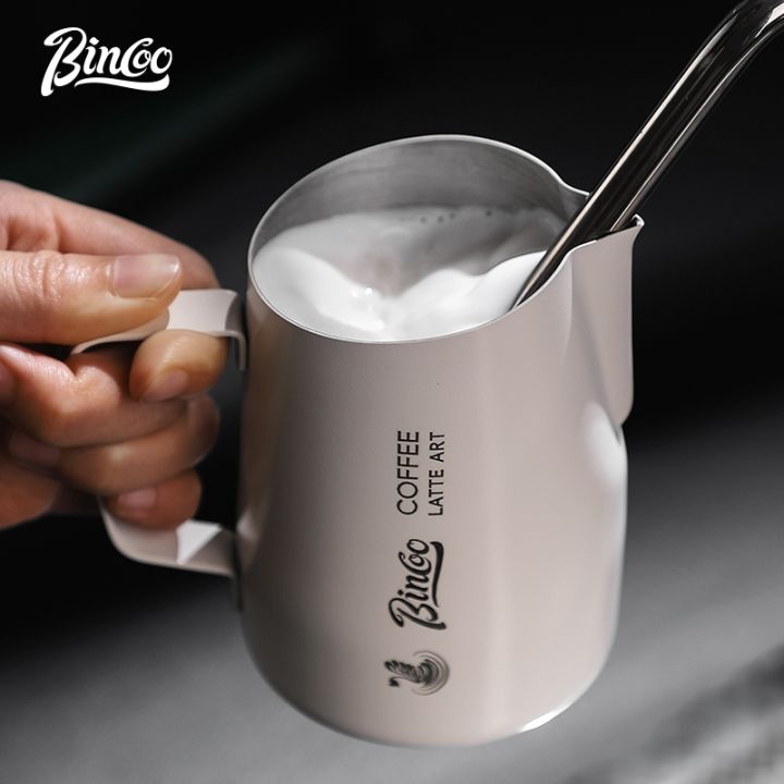 BINCOO%20Latte%20Cup%20Milk%20Foam%20Jar%20Pointed-mouth%20Embossed%20Coffee%20Pull%20Flower%20Cup%20Milk%20Jar%20for%20Household%20Office%20and%20Coffee%20Shop%20420ML%20-%20Image%204