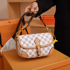 IELGY Fashionable Female Messenger Bag Fashionable One-Shoulder Underarm Small Square Bag