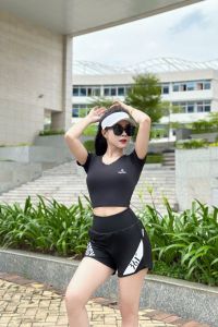 Bộ thể thao thun lanh mát mịn quần cạp cao hai lớp có túi+ áo croptop năng động cá tính