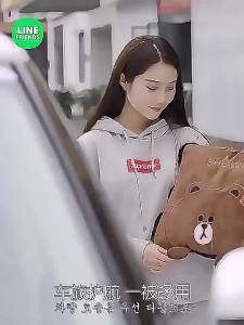 [Line Friends] หมอนและผ้านวมผ้าห่มพับได้อเนกประสงค์ในรถยนต์ผ้าห่มเบาะนั่งด้านหลังสำหรับรถยนต์