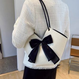 Túi Đeo Chéo Nữ Kiểu Làn Đính Nơ