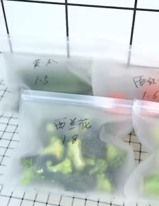 Reusable Food Storage Bags / BPA FREE Silicone Material Kitchen Freezer Bags / Fresh-keeping bag / Refrigerator vegetabl