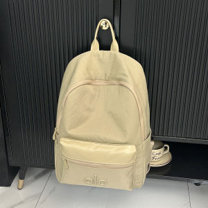 Balo ALO Yoga chính hãng chất liệu nylon nhẹ phù hợp cho việc tập yoga đi làm học tập hoặc đi du lịch trong ngày.