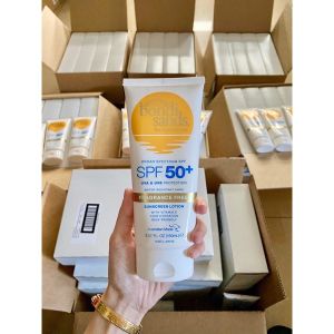Kem Chống Nắng Bondi Sands SPF 50+ 150ml Úc - - Công thức cung cấp tới 72 giờ hydrat hóa với thêm lô hội và vitamin E để lại cho làn da của bạn cảm giác ẩm sâu. - Có thể sử dụng riêng hoặc dưới lớp trang điểm. Không chứa paraben