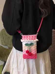 Handmade Crocheted Wool Knit Niche Single-Shoulder Crossbody Bag 2026 New Spring/Summer Versatile Commuting Phone Bag