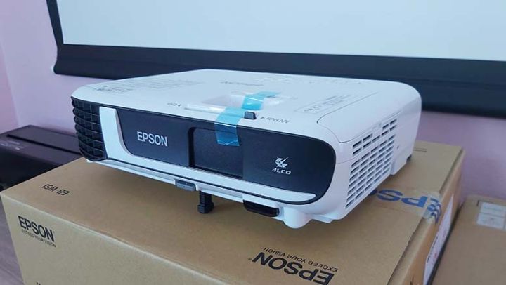 โปรเจคเตอร์ Epson EB-W51 | Lazada.co.th