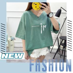 QXshop เสื้อยืดคอวี ลายอีกภาษาอังกฤษสุดสวยไม่ธรรมดา ใส่แล้วขอมอบกระถางดอกไม้ให้คุณ