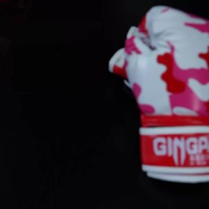 Hot Sale 1 Pair Pink Kids Gift Children Kickboxing Kick Training Punching Sandbag Sports Fighting Gloves MMA Boxing Gloves