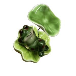 OOG Ceramic Laying Frog Statue Home Ornaments Lotus Leaf Frog Rotating Toys Interesting Attract Wealth Frog Car Decor Home