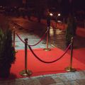 1.5m Tali Tiang Antrian Warna Merah Atau Hitam Tali Pembatas Tiang Antrian Dengan Kait Emas. 