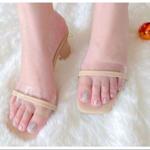 Sandal Wanita Terbaru: Desain & Kenyamanan