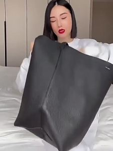 The Row Large Capacity Bucket Bag: A Women's Fashion Must-Have