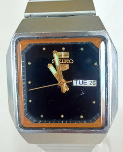 Đồng hồ SEIKO 5 Chặt góc Nam Chính hãng . Vỏ INOT 304L Máy quạt nhật . Đã qua xử dụng