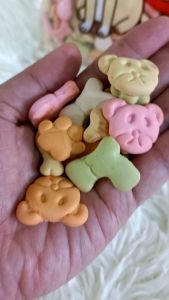 ขนมสุนัข คู่กี้แฟนซีกลิ่นหอม หน้าปกถุง 1 กิโลกรัม 500 กรัม แพคถุงซิปล็อค