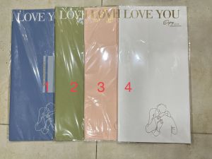 Giấy gói hoa in chữ chống thấm nước . Xấp 20 tờ khổ 60cm x 60cm . Dùng gói hoa tươi hoa sáp hoa giấy hoa vải ..