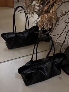 New Korean Trendy Y2K Black Shoulder Bag Crocodile Grain Pattern PU Leather Tote Bag Large Capacity Commute Travel Daily Handbag2026