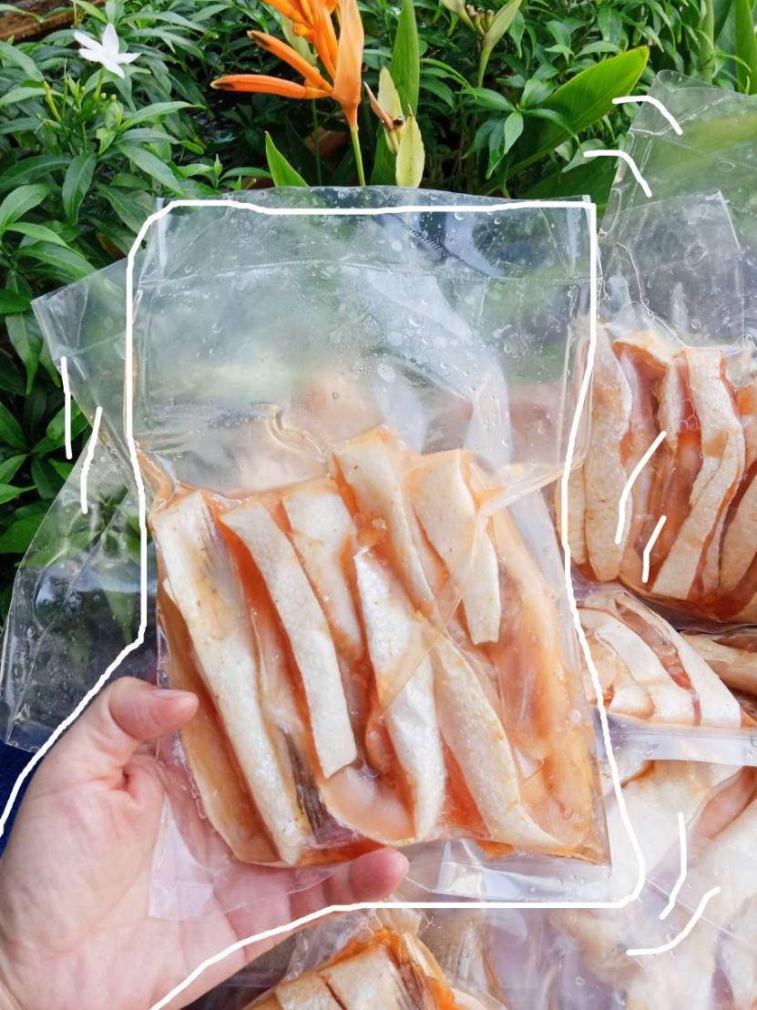 สินค้าขายดี! ท้องปลาแซลมอนแดดเดียว 160 กรัม 60 บ.