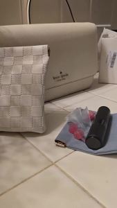 Bộ 6 chai xịt nước hoa rỗng 8ml dùng để đựng nước hoa hoặc xịt thơm khi đi du lịch. 6 màu bình xịt nước hoacó thể thay thế tiện dụng khi mang theo dành cho cả nam và nữ loại vặn.