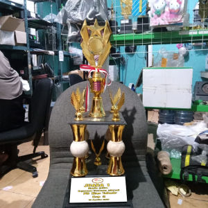 PIALA 4 KAKI PIALA FTG BODY TROPHY MARMER GARUDA BERGILIR JUARA BERGILIR TINGGI 65CM PIALA MEWAH