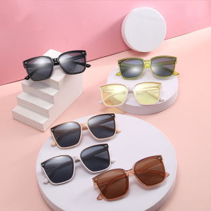 [Kính Đẹp Nhất Thế Giới] Kính Râm Trẻ Em form vuông bầu tròng kính 2 lớp siêu bền tạo độ tương phản mã Y8837 - kheshop