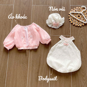 BD215 Bodysuit áo liền quần sát nách RIOKIDS phối áo khoác cho bé gái sơ sinh đầy tháng