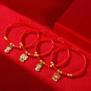 AZDH สไตล์จีนจีน สร้อยข้อมืองูปี สำหรับปีใหม่ เชือกสำหรับมือ เชือกสีแดงนำโชค บุคลิกภาพที่ดี อุปกรณ์เครื่องประดับอัญมณี สร้อยข้อมือฟอร์จูน ของขวัญสำหรับเด็ก