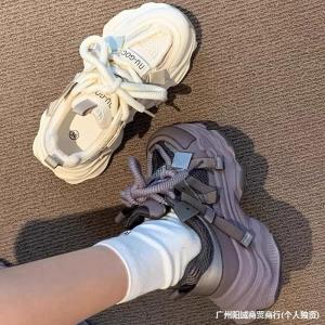 Giày thể thao nữ giá khuyến mãi 2024 Giày chạy bộ mùa xuân mới hợp thời trang siêu phổ biến đa năng đế dày cho sinh viên thoáng khí giày bố