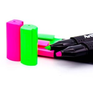 ปากกาไฮไลท์  ชุด 4 ด้าม  (สีเขียว ชมพู)  ปากกาเน้นข้อความ หัวตัด อาร์ทไลน์ หัวแข็งแรง ไม่ยุ่ย ถนอมสายตา ถ่ายเอกสารไม่ดำ