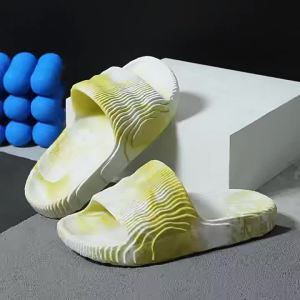 [Free Shipping] 2025 New Versatile Slippers For Men And Women Summer Outdoor Wear Thick-Soled Comfortable Non-Slip Home Slippers WomenS Style