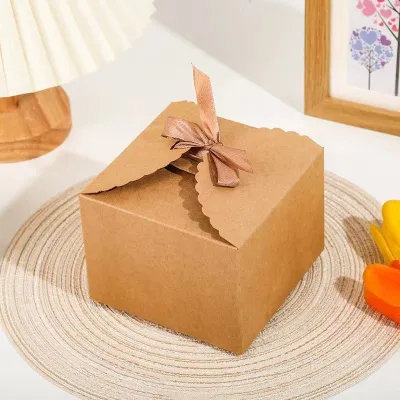 Hộp quà kraft vuông mini nắp cài thắt nơ Vintage kèm rơm lót hộp giấy kraft -LUMBL