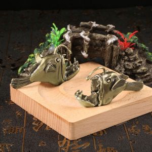 J2UQR3 งานทำมือ รูปปั้นปลาทะเล งานฝีมือทองแดง เล็กๆน้อยๆ เครื่องประดับปลาทองเหลือง เรโทร ของเก่าแบบโบราณ โคมไฟประดับปลา โต๊ะบนโต๊ะ