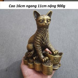 Tượng mèo phong thuỷ ngồi bệ kim tiền chất liệu bằng đồng vàng MS056