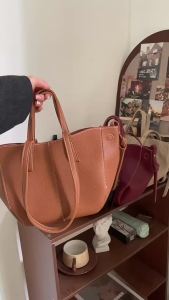 AE European and American vintage winged tote bag for women 2026 New large-capacity commuter shoulder bag a export item