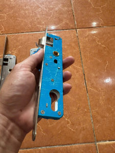 Thân khóa đơn điểm cửa nhômthân khóa thay thế