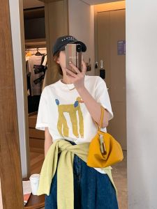 T-Shirt Wanita Lengan Pendek Putih - Motif Kartun Anjing Lucu Premium  Bahan Katun Ice Silk Adem Tren 2025  Desain Oversize Korea Jepang Viral di Versatil  Atasan Santai Kerah Bulat Slim Fit  Aesthetic Unik  Gaya Minimalis  Kaos Santai Untuk Hangout