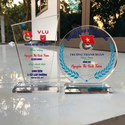 Kí niệm chương Quà kỉ niệm bằng Acrylic khắc theo yêu cầu