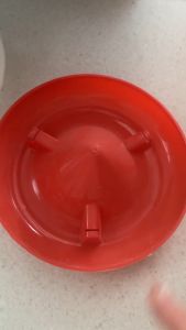 1.5 L Automatic Chicken Coop Water Dispenser Chicken Water Dispenser Water Outlet with Switch Plastic Poultry Drinking Bucket