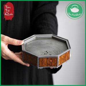 Đôn thiếc kê ấm tử sa bọc tre hoa  Dụng cụ thưởng trà cao cấp