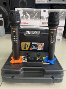 NEW UNIVERSAL WIRELESS LAPEL AND WIRELESS MICROPHONE.