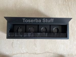 GROMMET FLIP TOP TRAP DOOR COVER PENUTUP TUTUP LUBANG STOP KONTAK MEJA KERJA KANTOR MEETING HITAM ISI 4 EMPAT POWER ARDE PANASONIC BAHAN ALUMINIUM UKURAN 40CM 40 CM