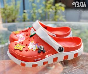 Dép sục Cross cá sấu đế răng cưa Đỏ siêu nhẹ đi mưa đi biển Nam Nữ (TẶNG 6 stickers) iDEP SL013- Giày suc y tá đế dày hottrend