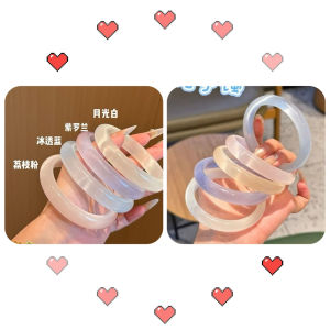 爆款白月光冰蓝猫眼石百搭手镯玉髓镯子女款饰品冰种时尚效应明显