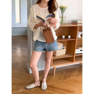 Áo sơ mi nữ tay lỡ 3/4 viền ren bất đối xứng chất liệu 100% sợi gai dầu mẫu mới Thu 2026