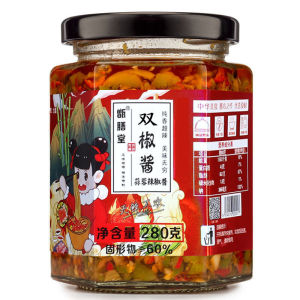 Farmers homemade chili sauce super spicy food bottle garlic green red chopped pepper spicy rice sauce Chinese specialty