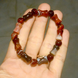 Lắc tay hình xương đá mã não nhiều màu