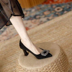 [Free Shipping] Velvet Soft Leather Elegant Pointed-Toe Rhinestone High Heels New Spring/Autumn Style Comfortable Black Shallow-Toe Pumps For Women