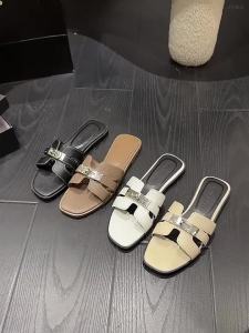 [FreeShipping] Womens Summer Outdoor Slippers 2025 New Model High-End Korean Style Flat Versatile Womens Sandals