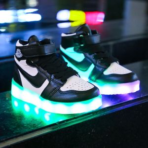 2025 รองเท้าเรืองแสงสีสันสดใสแบบชาร์จไฟรองเท้าเรืองแสงพร้อมไฟรองเท้าเด็กกีฬากระพริบสำหรับนักเรียนชายและหญิงรองเท้าลำลอง