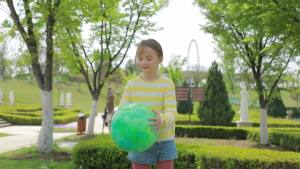 Deekin 2 Pcs 15 Inch 18 Inch Marbleized Bouncy Balls Large Hedstrom Ball Inflatable Rubber Playground Sensory Balls Bouncy Toys Balls for Outdoor School Water(15 InchesBlue and Purple)